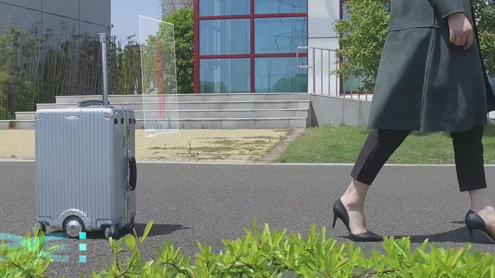 Airwheel SR3 following suitcase