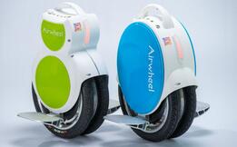 Airwheel twin-wheeled self-balancing scooter adopts the latest aviation aluminium pedal featuring level one hardness and better duration. 